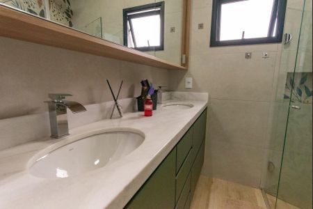 Casa de condomínio à venda com 225m², 4 quartos e 5 vagas Casa de condomínio à venda com 225m², 4 quartos e 5 vagasBanheiro da Suíte 3