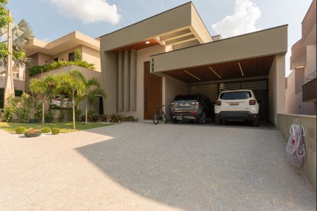 Casa de condomínio à venda com 225m², 4 quartos e 5 vagas Casa de condomínio à venda com 225m², 4 quartos e 5 vagasFachada - Geral