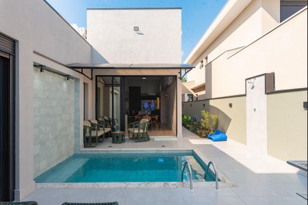 Casa de condomínio à venda com 225m², 4 quartos e 5 vagas Casa de condomínio à venda com 225m², 4 quartos e 5 vagasPiscina