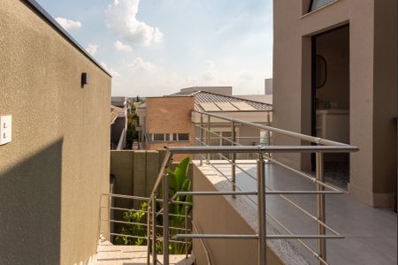 Casa de condomínio à venda com 225m², 4 quartos e 5 vagas Casa de condomínio à venda com 225m², 4 quartos e 5 vagasAcesso Edícula
