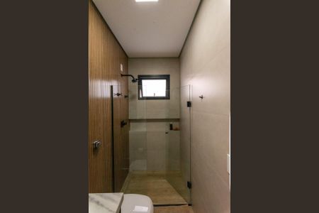 Casa de condomínio à venda com 225m², 4 quartos e 5 vagas Casa de condomínio à venda com 225m², 4 quartos e 5 vagasBanheiro da Suíte 2