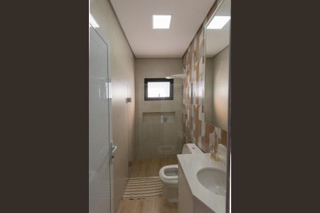 Casa de condomínio à venda com 225m², 4 quartos e 5 vagas Casa de condomínio à venda com 225m², 4 quartos e 5 vagasEdícula- Banheiro da Suíte