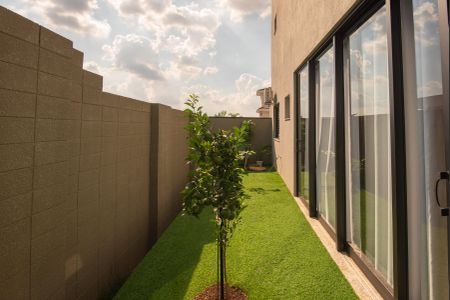 Casa de condomínio à venda com 225m², 4 quartos e 5 vagas Casa de condomínio à venda com 225m², 4 quartos e 5 vagasEdícula- Quintal