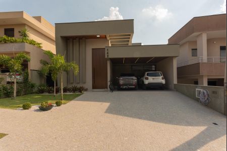 Casa de condomínio à venda com 225m², 4 quartos e 5 vagas Casa de condomínio à venda com 225m², 4 quartos e 5 vagasFachada - Geral