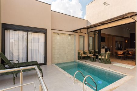 Casa de condomínio à venda com 225m², 4 quartos e 5 vagas Casa de condomínio à venda com 225m², 4 quartos e 5 vagasPiscina