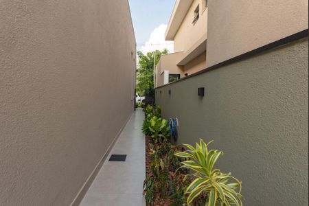 Casa de condomínio à venda com 225m², 4 quartos e 5 vagas Casa de condomínio à venda com 225m², 4 quartos e 5 vagasQuintal