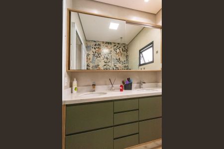 Casa de condomínio à venda com 225m², 4 quartos e 5 vagas Casa de condomínio à venda com 225m², 4 quartos e 5 vagasBanheiro da Suíte 3