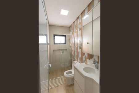 Casa de condomínio à venda com 225m², 4 quartos e 5 vagas Casa de condomínio à venda com 225m², 4 quartos e 5 vagasEdícula- Banheiro da Suíte