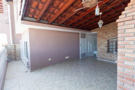 Casa à venda com 80m², 2 quartos e 2 vagas Casa à venda com 80m², 2 quartos e 2 vagasVaranda
