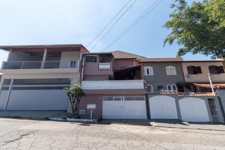 Casa à venda com 80m², 2 quartos e 2 vagas Casa à venda com 80m², 2 quartos e 2 vagasFachada