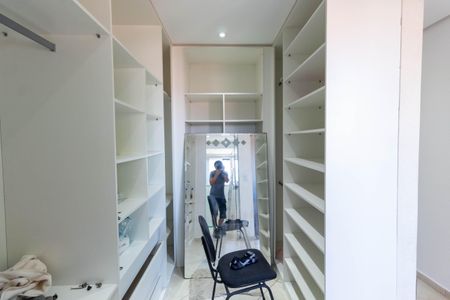 Casa à venda com 80m², 2 quartos e 2 vagas Casa à venda com 80m², 2 quartos e 2 vagasCloset da suíte