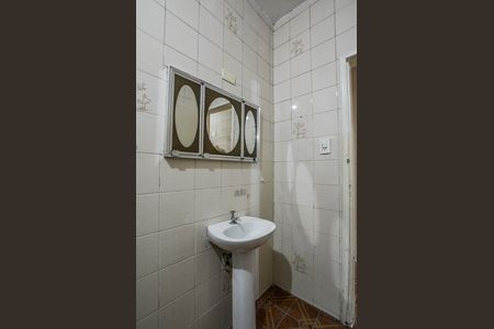 Casa para alugar com 150m², 2 quartos e 1 vaga Casa para alugar com 150m², 2 quartos e 1 vagaBanheiro Corredor