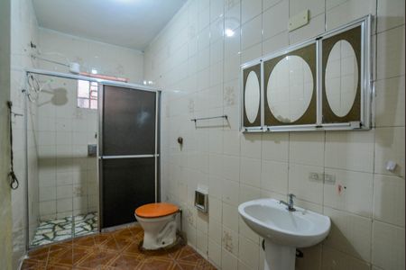 Casa para alugar com 150m², 2 quartos e 1 vaga Casa para alugar com 150m², 2 quartos e 1 vagaBanheiro Corredor