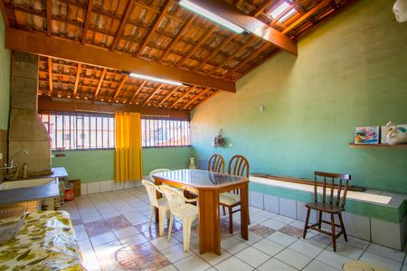 Casa à venda com 210m², 4 quartos e 2 vagas Casa à venda com 210m², 4 quartos e 2 vagasEspaço gourmet