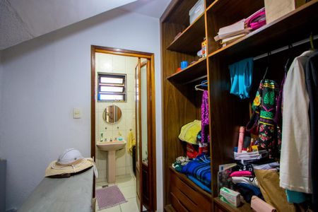 Casa à venda com 210m², 4 quartos e 2 vagas Casa à venda com 210m², 4 quartos e 2 vagasCloset do quarto 1