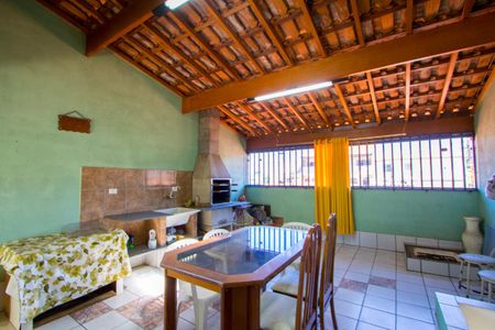 Casa à venda com 210m², 4 quartos e 2 vagas Casa à venda com 210m², 4 quartos e 2 vagasEspaço gourmet