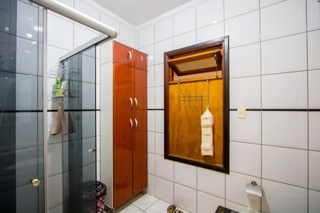 Casa à venda com 210m², 4 quartos e 2 vagas Casa à venda com 210m², 4 quartos e 2 vagasBanheiro social 1