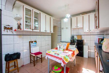 Casa à venda com 210m², 4 quartos e 2 vagas Casa à venda com 210m², 4 quartos e 2 vagasSala de jantar