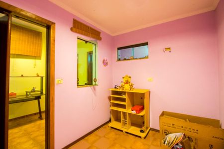 Casa à venda com 210m², 4 quartos e 2 vagas Casa à venda com 210m², 4 quartos e 2 vagasQuarto 4