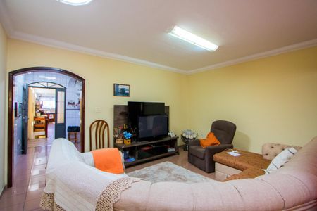 Casa à venda com 210m², 4 quartos e 2 vagas Casa à venda com 210m², 4 quartos e 2 vagasSala de estar