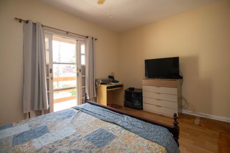 Casa à venda com 220m², 3 quartos e 2 vagasSuíte