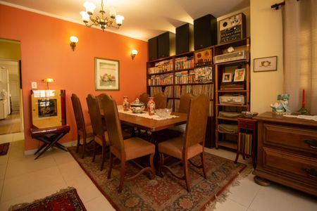 Casa à venda com 220m², 3 quartos e 2 vagasSala