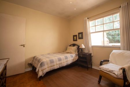 Casa à venda com 220m², 3 quartos e 2 vagasQuarto1