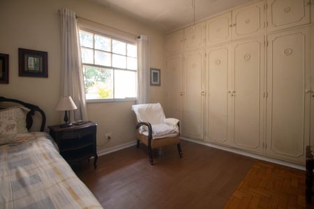 Casa à venda com 220m², 3 quartos e 2 vagasQuarto1