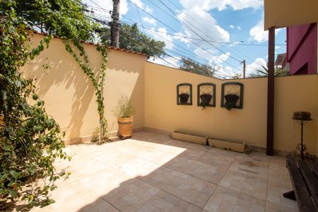 Casa à venda com 220m², 3 quartos e 2 vagasEntrada