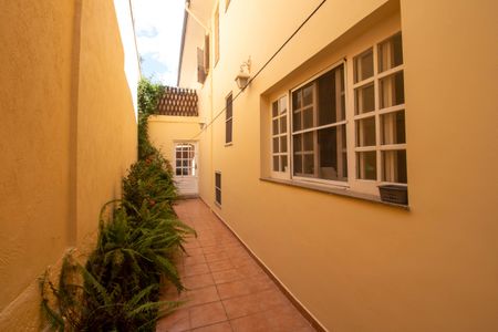 Casa à venda com 220m², 3 quartos e 2 vagasCorredor