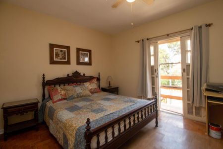 Casa à venda com 220m², 3 quartos e 2 vagasSuíte