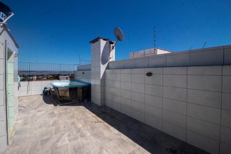 Casa à venda com 120m², 4 quartos e 2 vagasTerraço