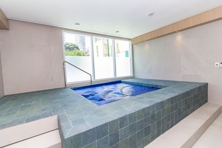 Apartamento à venda com 271m², 4 quartos e 4 vagas Apartamento à venda com 271m², 4 quartos e 4 vagasÁrea Comum - Ofurô