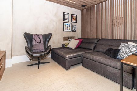 Apartamento à venda com 271m², 4 quartos e 4 vagas Apartamento à venda com 271m², 4 quartos e 4 vagasSala de TV