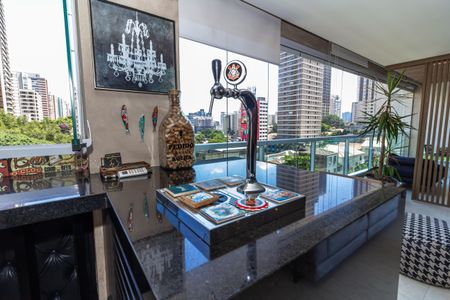 Apartamento à venda com 271m², 4 quartos e 4 vagas Apartamento à venda com 271m², 4 quartos e 4 vagasVaranda