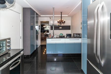 Apartamento à venda com 271m², 4 quartos e 4 vagas Apartamento à venda com 271m², 4 quartos e 4 vagasCozinha