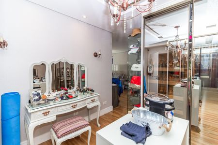 Apartamento à venda com 271m², 4 quartos e 4 vagas Apartamento à venda com 271m², 4 quartos e 4 vagasCloset da suíte 1