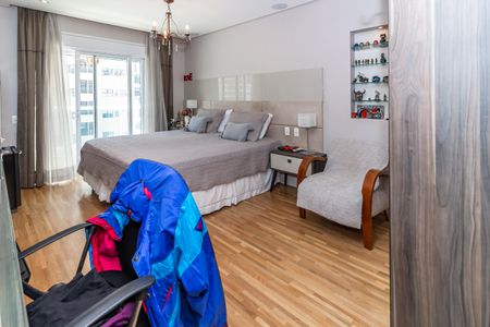 Apartamento à venda com 271m², 4 quartos e 4 vagas Apartamento à venda com 271m², 4 quartos e 4 vagasSuíte 1