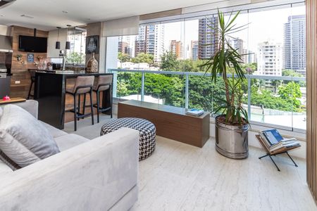 Apartamento à venda com 271m², 4 quartos e 4 vagas Apartamento à venda com 271m², 4 quartos e 4 vagasVaranda