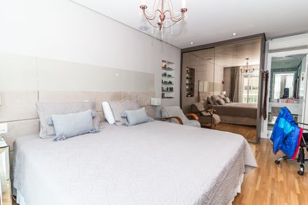Apartamento à venda com 271m², 4 quartos e 4 vagas Apartamento à venda com 271m², 4 quartos e 4 vagasSuíte 1
