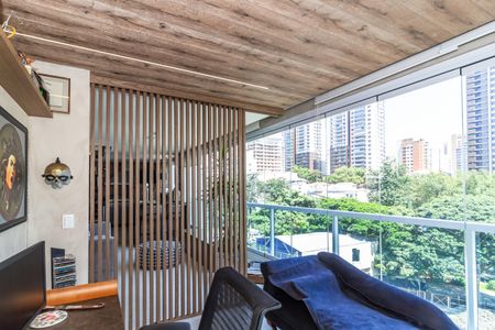 Apartamento à venda com 271m², 4 quartos e 4 vagas Apartamento à venda com 271m², 4 quartos e 4 vagasEscritório