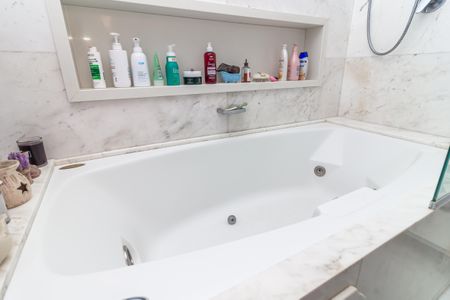 Apartamento à venda com 271m², 4 quartos e 4 vagas Apartamento à venda com 271m², 4 quartos e 4 vagasBanheiro da Suíte 1