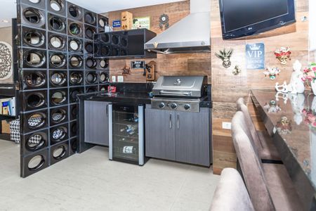 Apartamento à venda com 271m², 4 quartos e 4 vagas Apartamento à venda com 271m², 4 quartos e 4 vagasVaranda