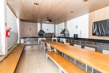 Apartamento à venda com 271m², 4 quartos e 4 vagas Apartamento à venda com 271m², 4 quartos e 4 vagasÁrea comum - Churrasqueira