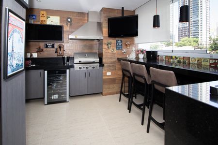 Apartamento à venda com 271m², 4 quartos e 4 vagas Apartamento à venda com 271m², 4 quartos e 4 vagasVaranda