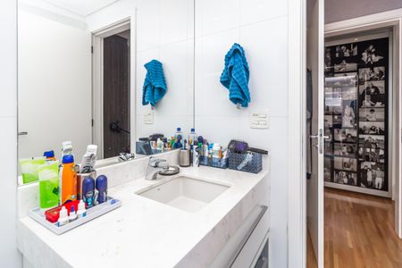 Apartamento à venda com 271m², 4 quartos e 4 vagas Apartamento à venda com 271m², 4 quartos e 4 vagasBanheiro da Suíte 2