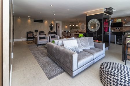 Apartamento à venda com 271m², 4 quartos e 4 vagas Apartamento à venda com 271m², 4 quartos e 4 vagasSala