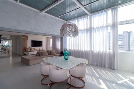 Apartamento à venda com 238m², 4 quartos e 4 vagasSala