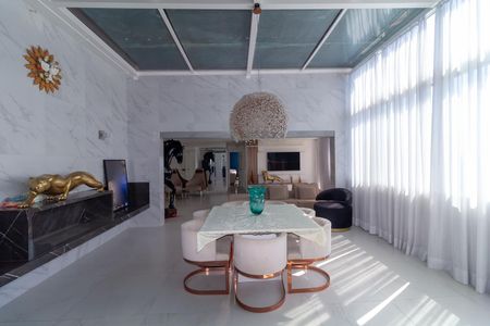 Apartamento à venda com 238m², 4 quartos e 4 vagasSala