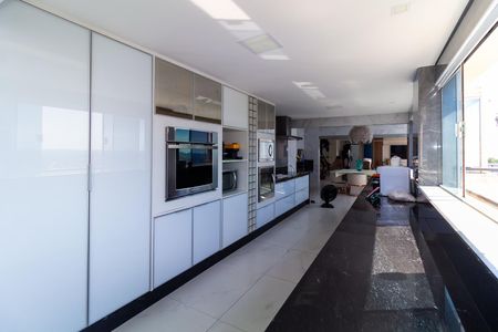 Apartamento à venda com 238m², 4 quartos e 4 vagasCozinha